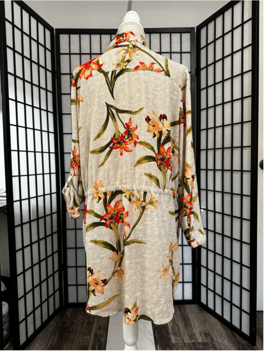 Women's Chico's Floral Button Down Shirt, Size M, Beige and Orange - Picture 4 of 7